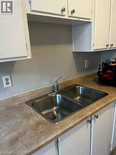 527 Parkside Drive Unit# 9, Waterloo, Ontario  N2L 4X7 - Photo 3 - 40796137