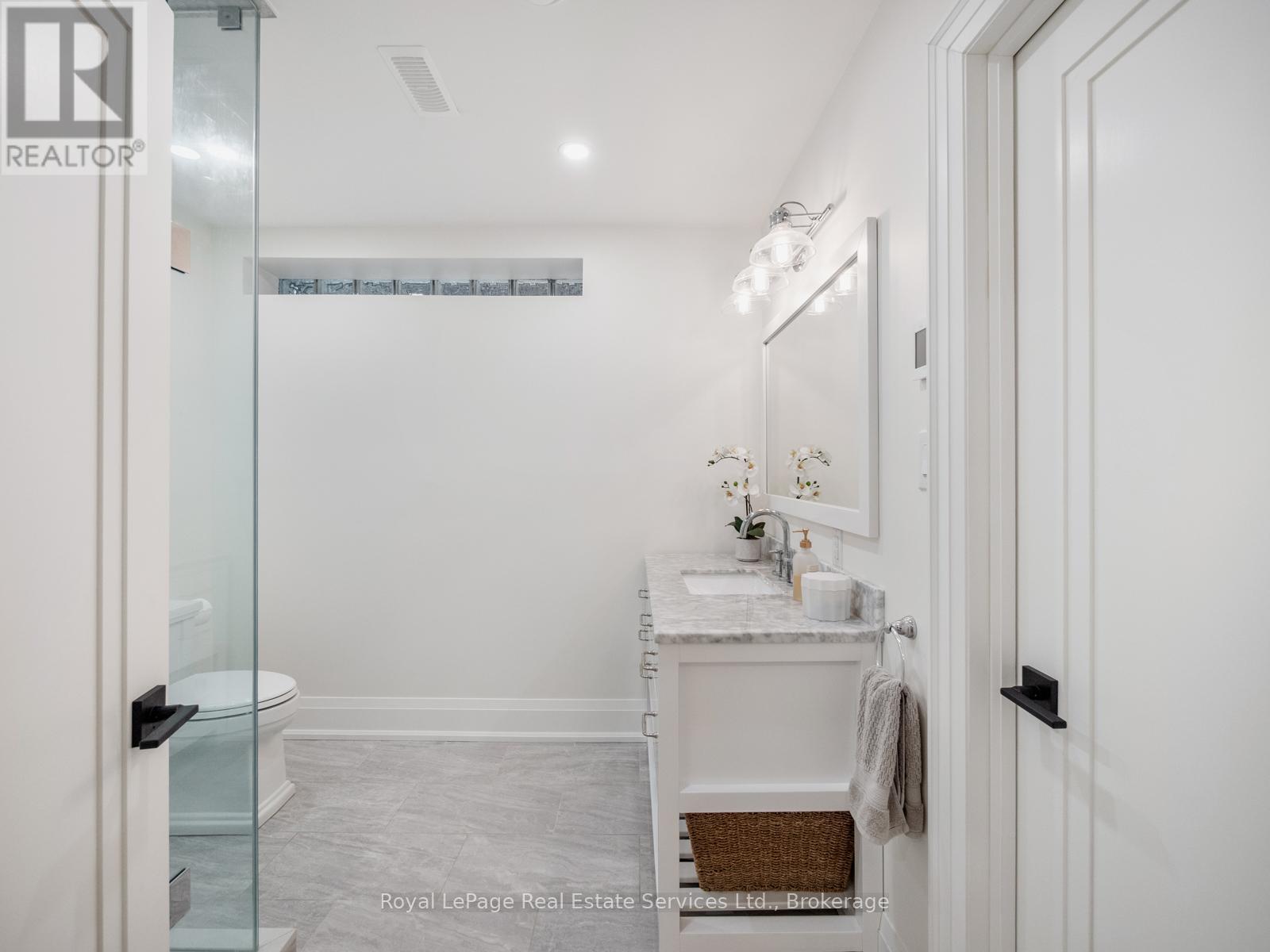 74 West Street, Oakville, Ontario  L6L 2Y7 - Photo 33 - W12663352