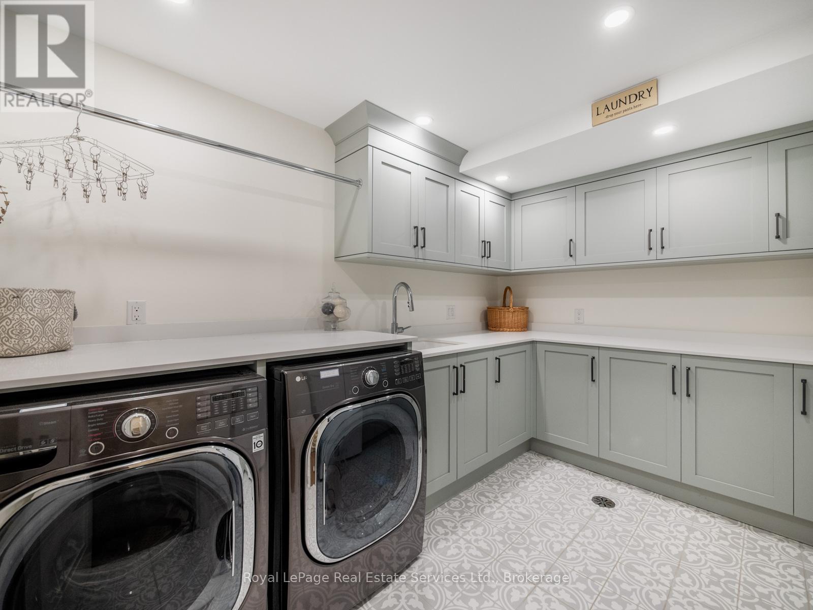 74 West Street, Oakville, Ontario  L6L 2Y7 - Photo 37 - W12663352