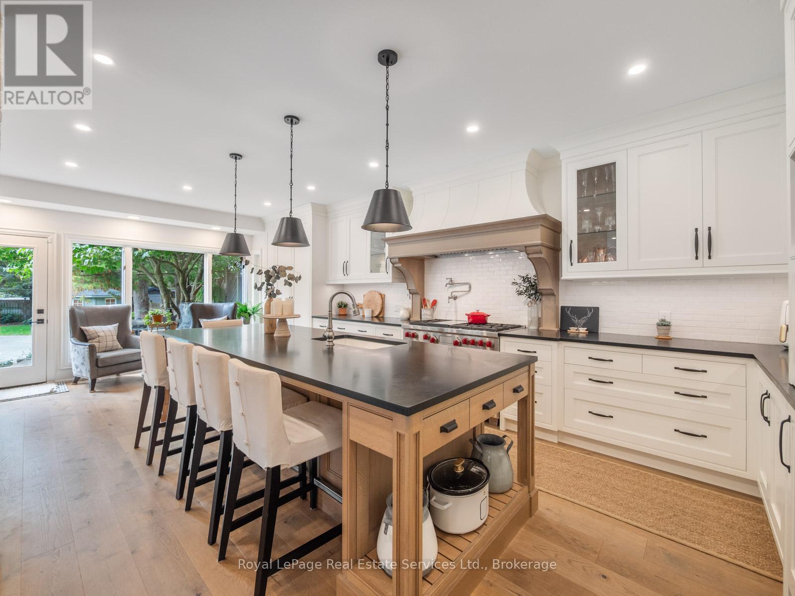 74 West Street, Oakville, Ontario  L6L 2Y7 - Photo 9 - W12663352