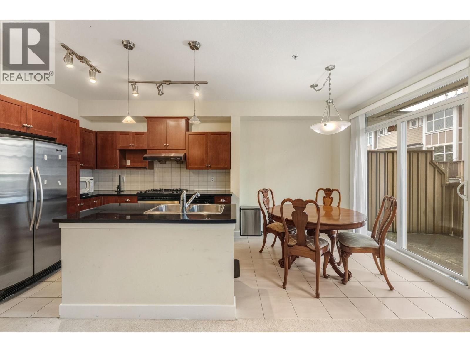 979 Westbury Walk, Vancouver, British Columbia  V6P 6Z5 - Photo 4 - R3075885