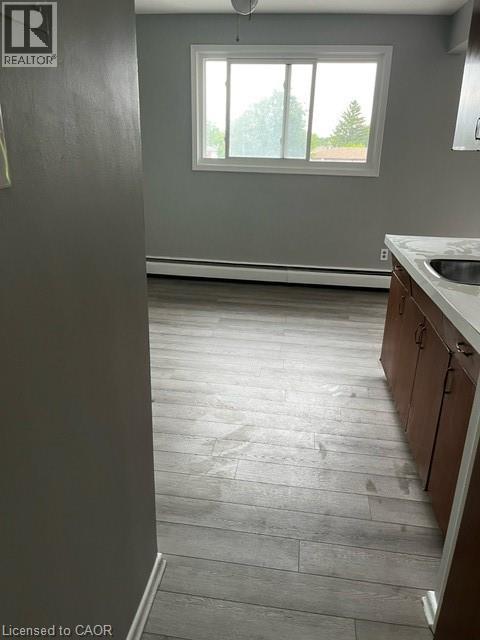 80 Kinzie Avenue Unit# 4, Kitchener, Ontario N2A 2J5 - Photo 3 - 40796160