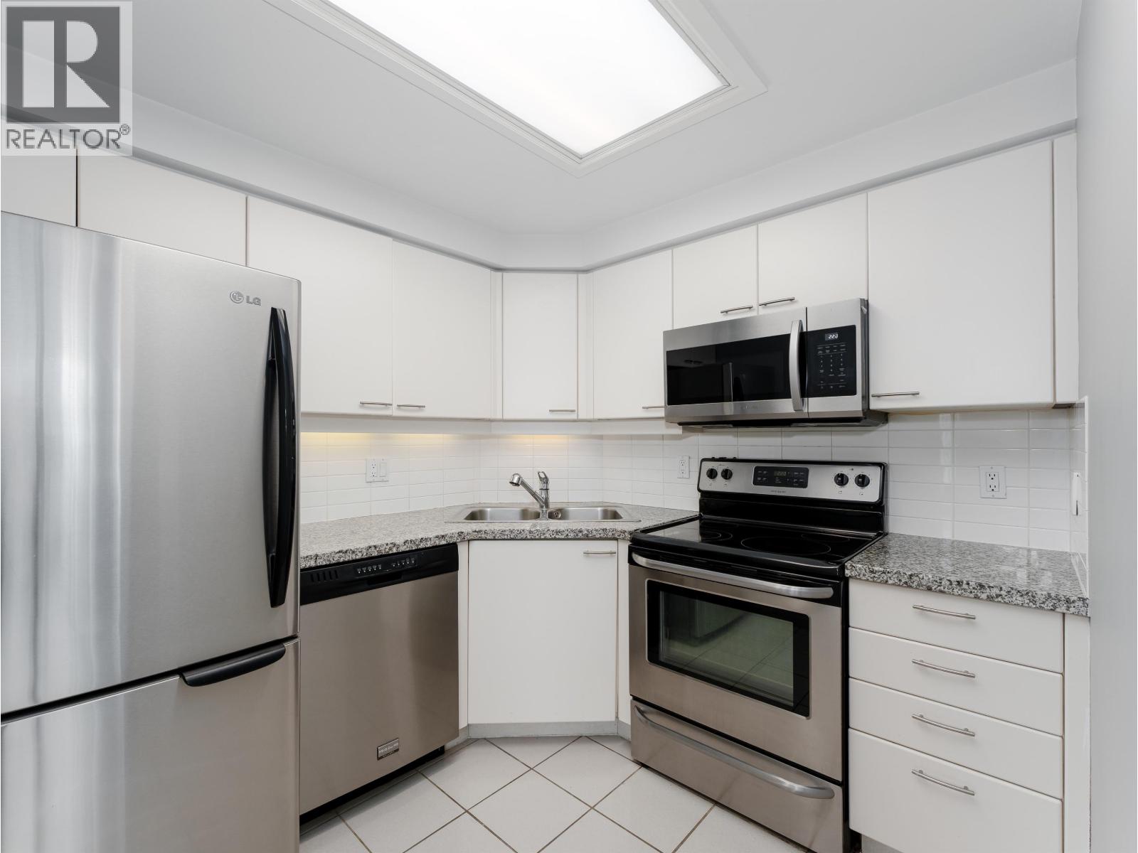 1306 388 Drake Street, Vancouver, British Columbia  V6B 6A8 - Photo 7 - R3075615