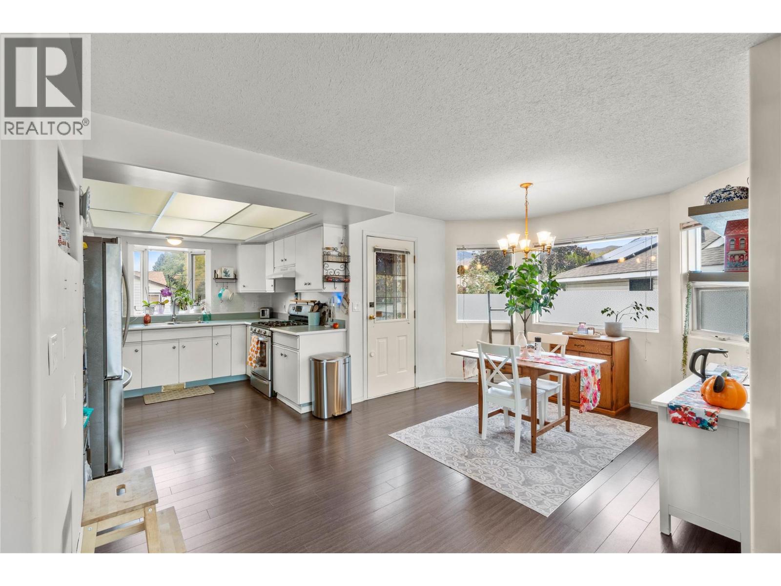 1064 Fleetwood Place, Kamloops, British Columbia  V2B 8J4 - Photo 7 - 10371892