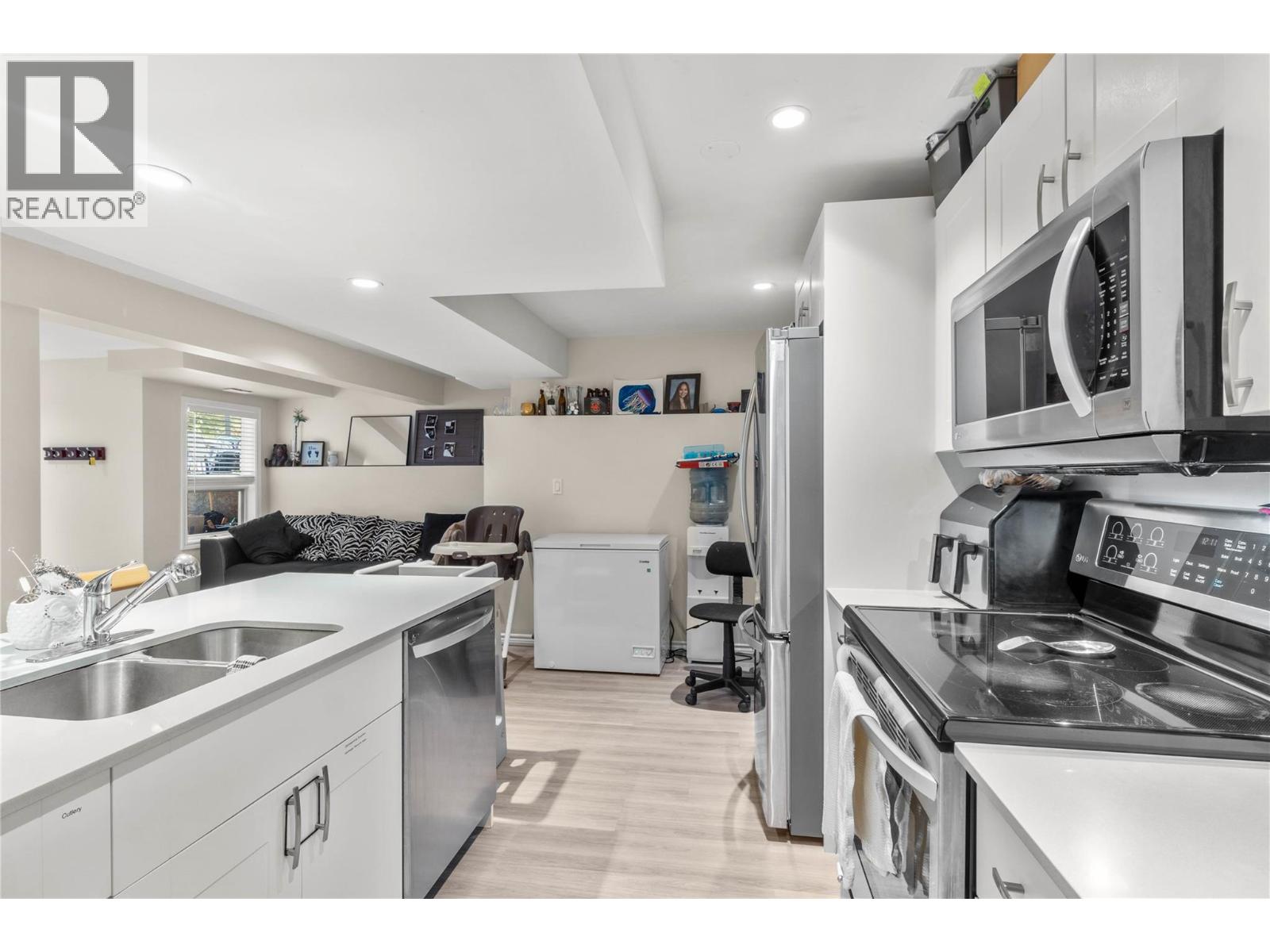 1064 Fleetwood Place, Kamloops, British Columbia  V2B 8J4 - Photo 29 - 10371892