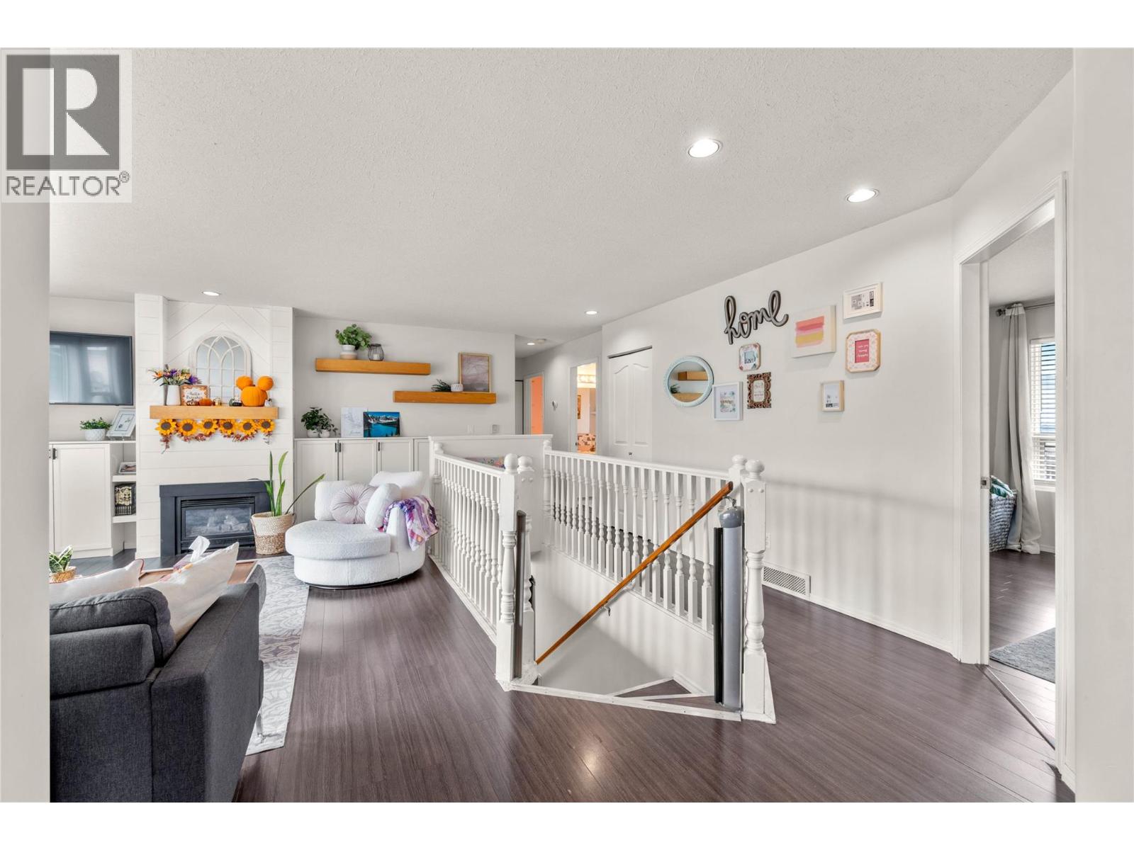 1064 Fleetwood Place, Kamloops, British Columbia  V2B 8J4 - Photo 4 - 10371892