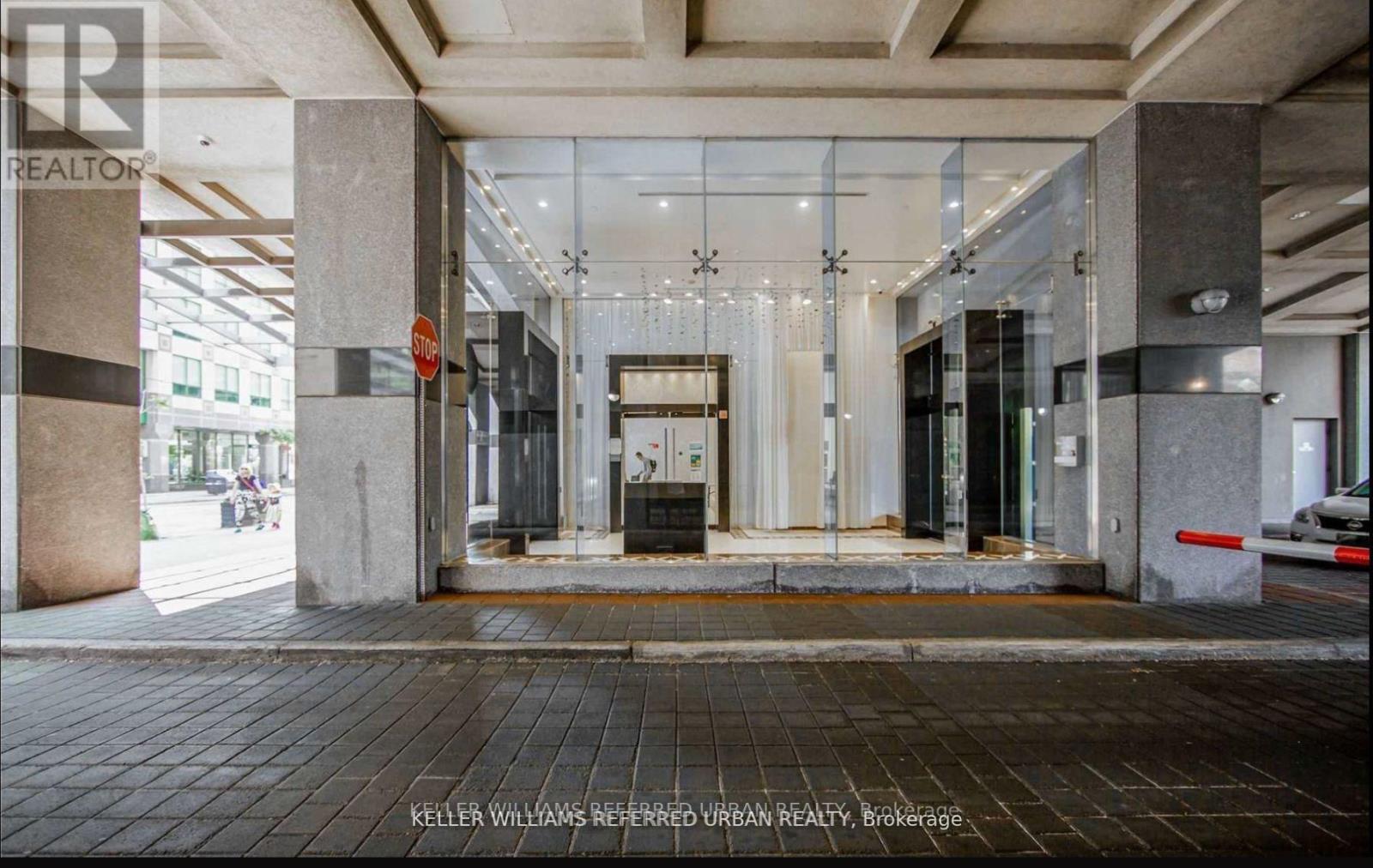 810 - 20 Blue Jays Way, Toronto, Ontario  M5V 3W6 - Photo 2 - C12663376