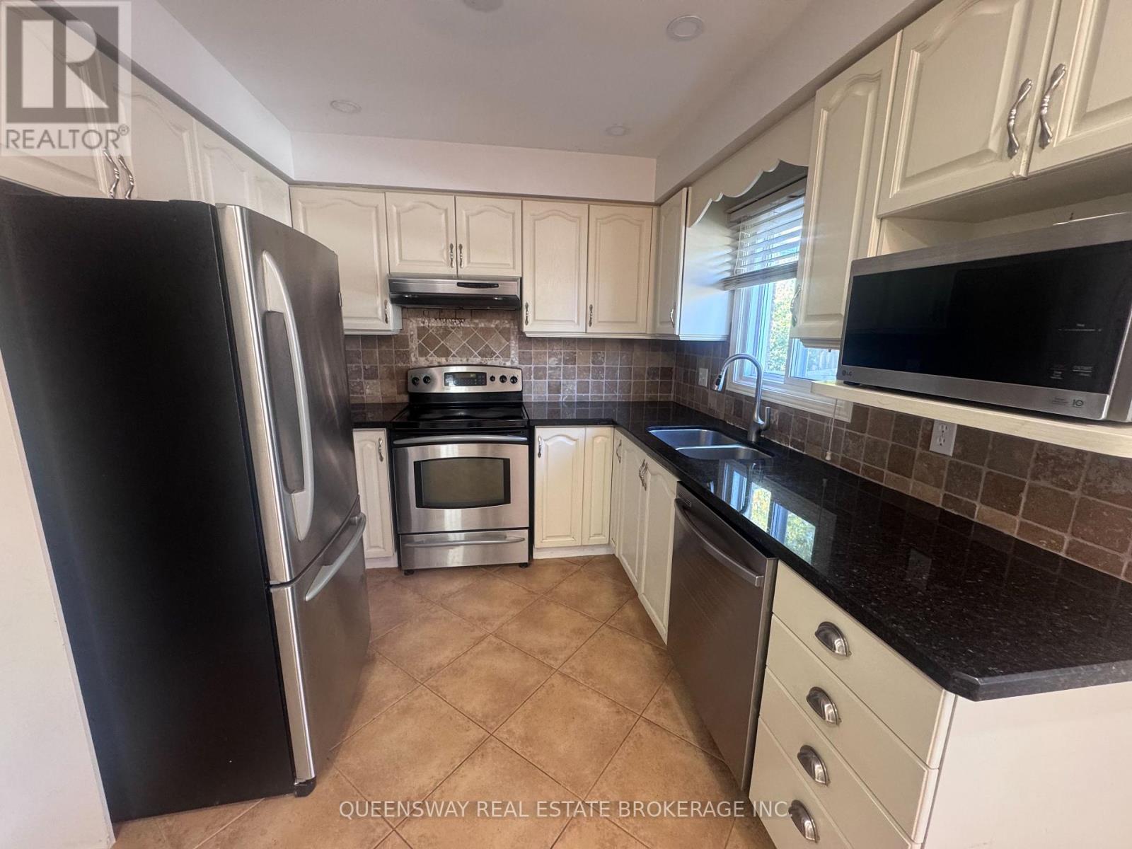 2 Fieldcrest Avenue, Clarington, Ontario  L1E 2X3 - Photo 3 - E12663364