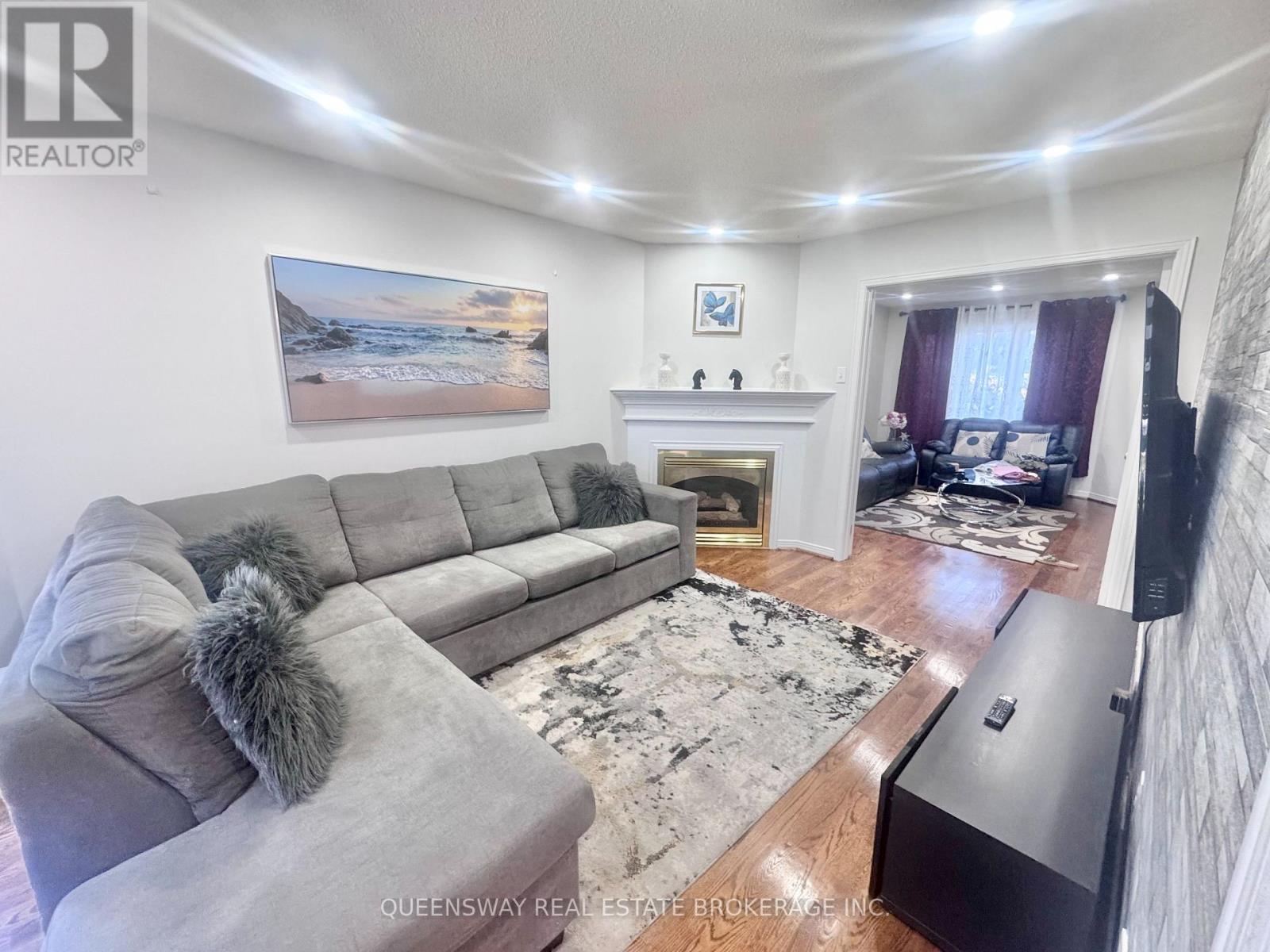 2 Fieldcrest Avenue, Clarington, Ontario  L1E 2X3 - Photo 5 - E12663364