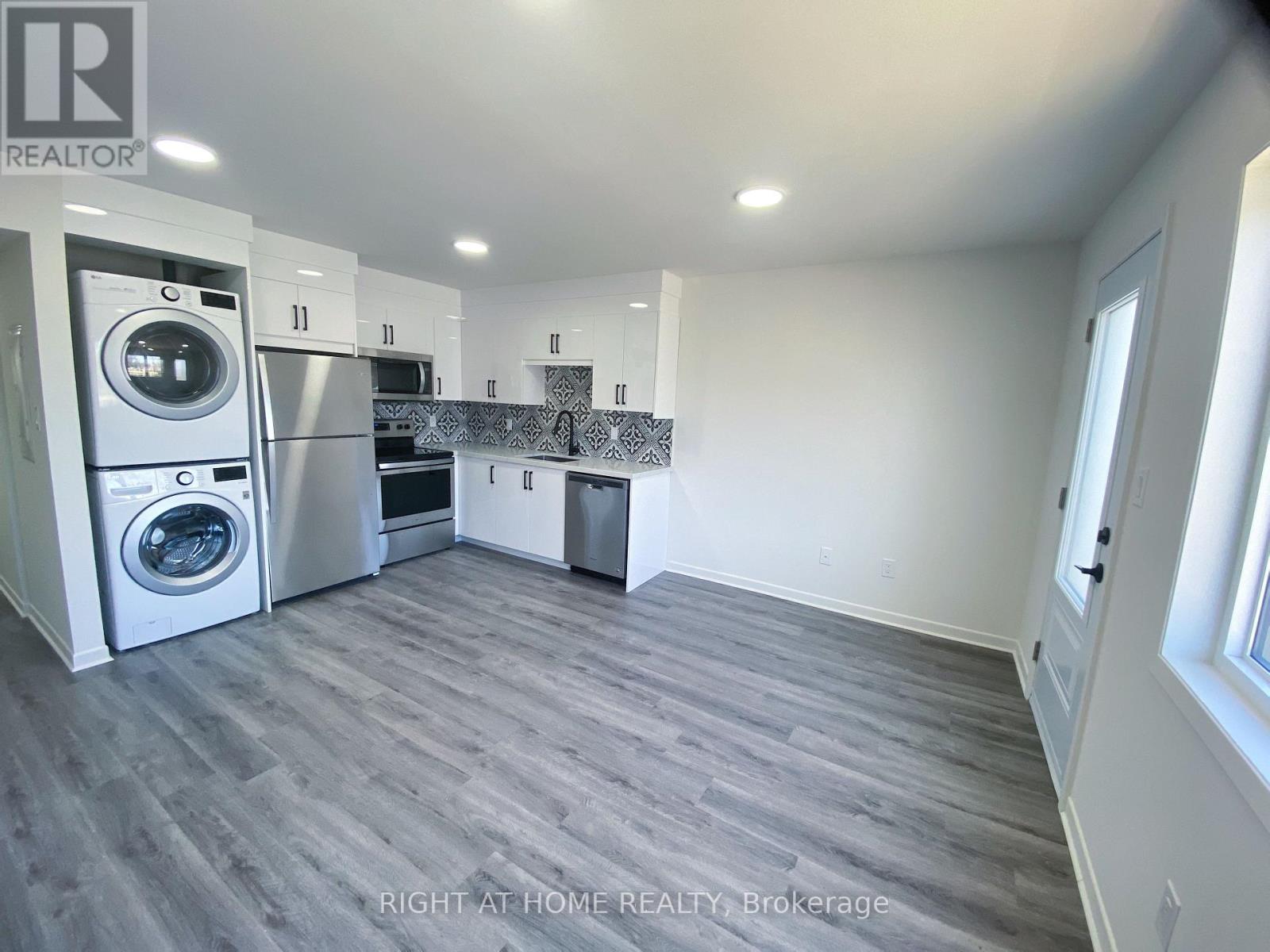 2 - 1258 Broadview Avenue, Toronto, Ontario  M4K 2T4 - Photo 5 - E12663420