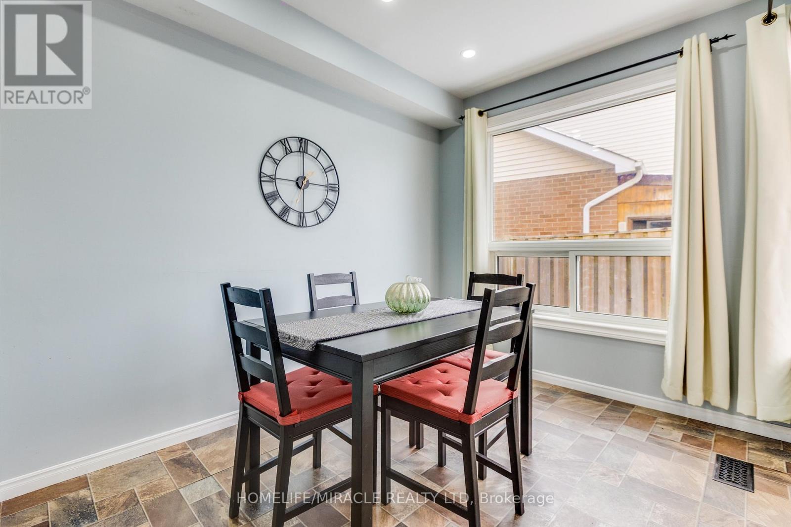 33 Mossgrove Court, Clarington, Ontario  L1E 1P3 - Photo 7 - E12659784