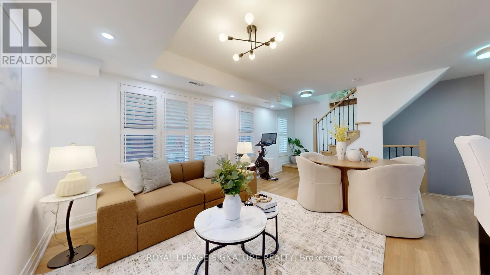 226 - 25 Turntable Crescent, Toronto, Ontario  M6H 4K8 - Photo 2 - W12640418