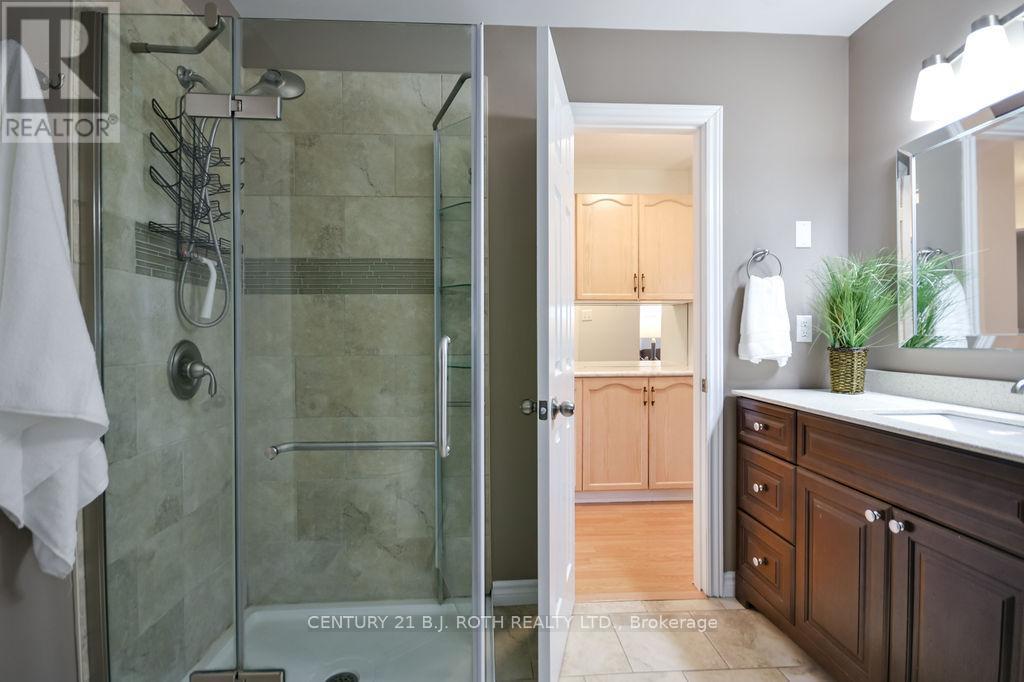 60 Leggott Avenue, Barrie (Painswick North), Ontario  L4N 8B1 - Photo 15 - S12663466