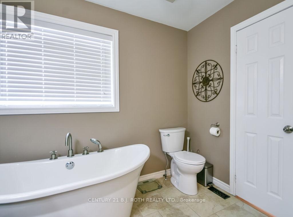 60 Leggott Avenue, Barrie (Painswick North), Ontario  L4N 8B1 - Photo 17 - S12663466