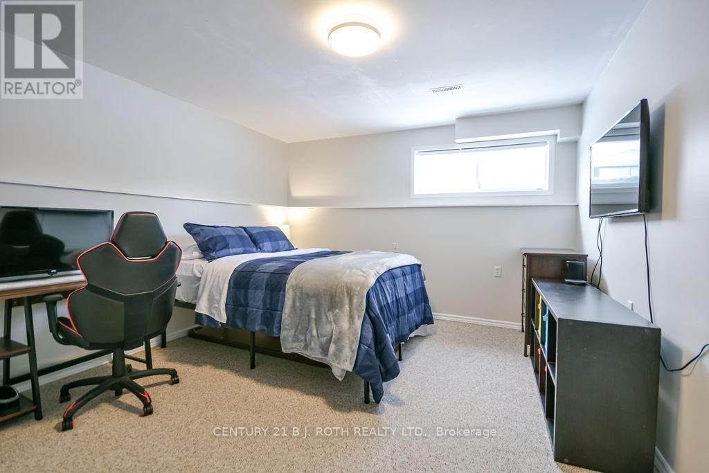 60 Leggott Avenue, Barrie (Painswick North), Ontario  L4N 8B1 - Photo 32 - S12663466