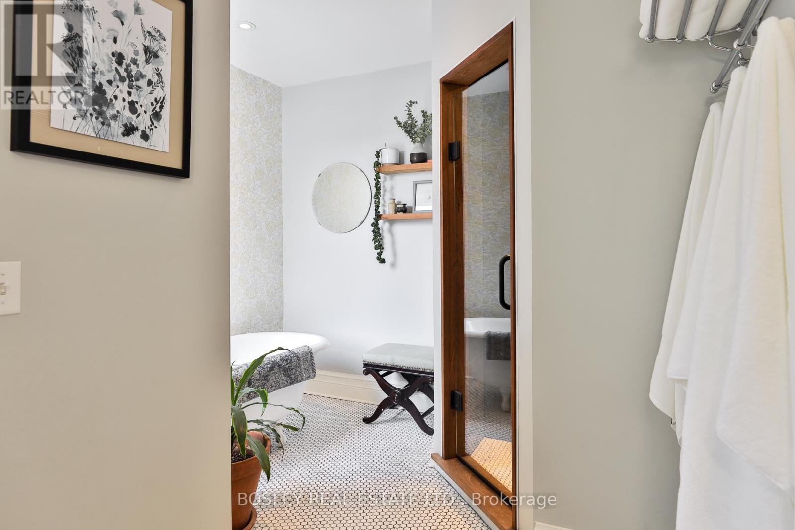 6 Westminster Avenue, Toronto, Ontario  M6R 1N4 - Photo 15 - W12663354