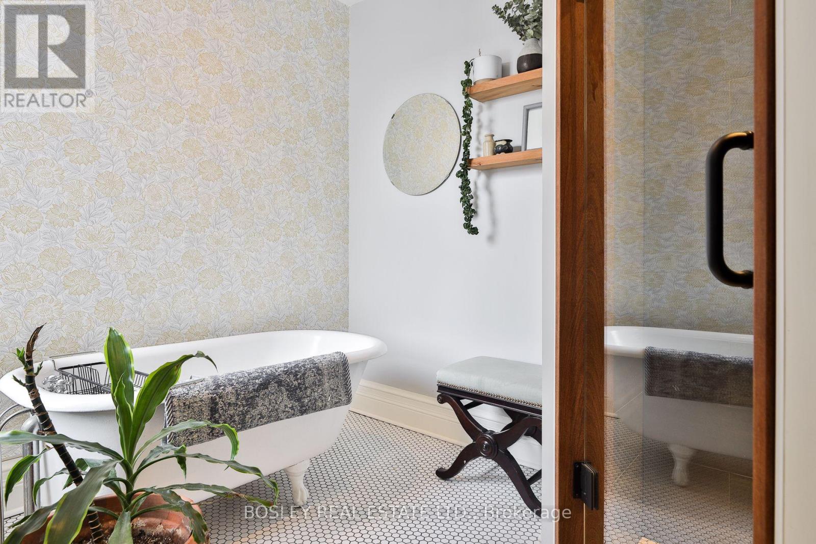 6 Westminster Avenue, Toronto, Ontario  M6R 1N4 - Photo 16 - W12663354