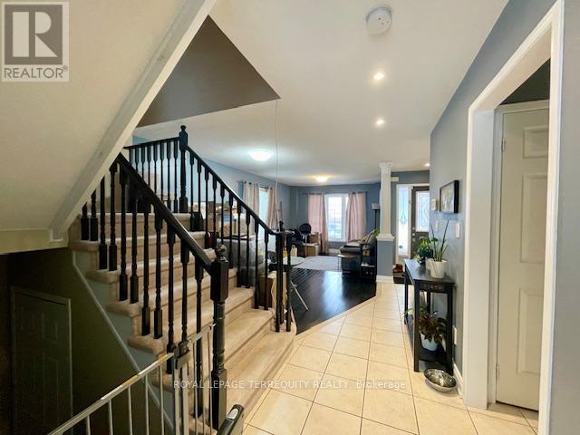 3240 Hunters Glen, Mississauga, Ontario  L5N 8M3 - Photo 2 - W12663400