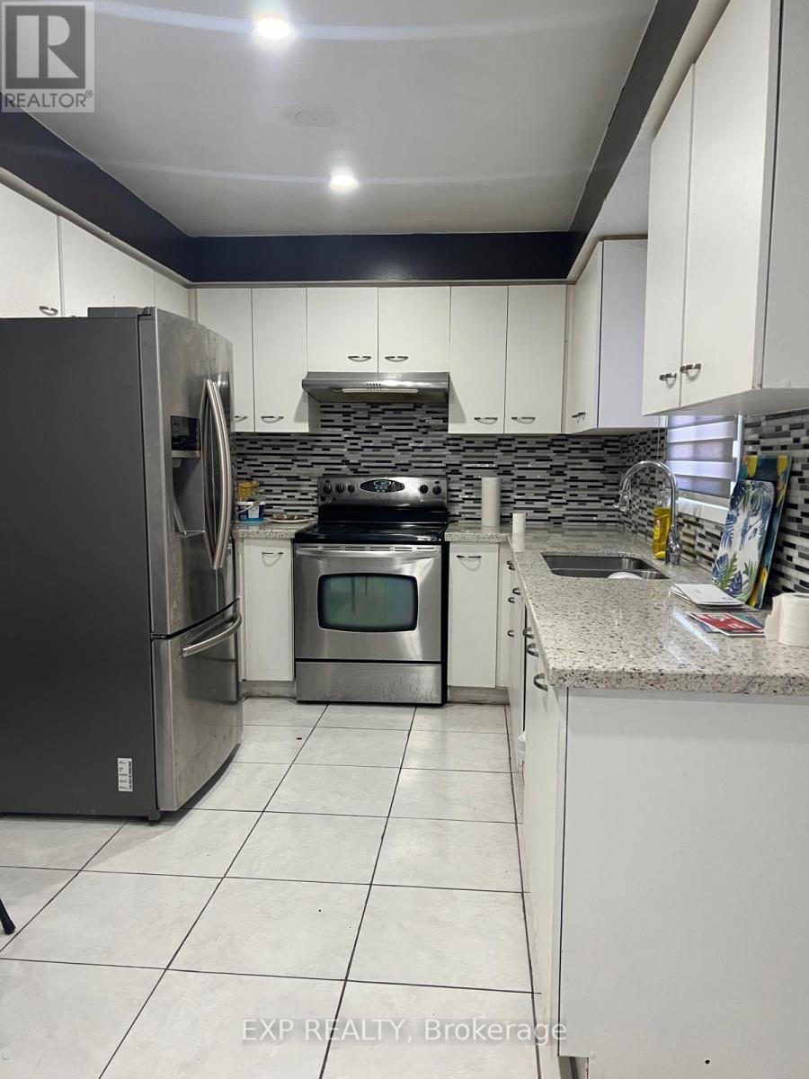 17 Calmist Crescent, Brampton, Ontario  L6Y 4L5 - Photo 1 - W12663418