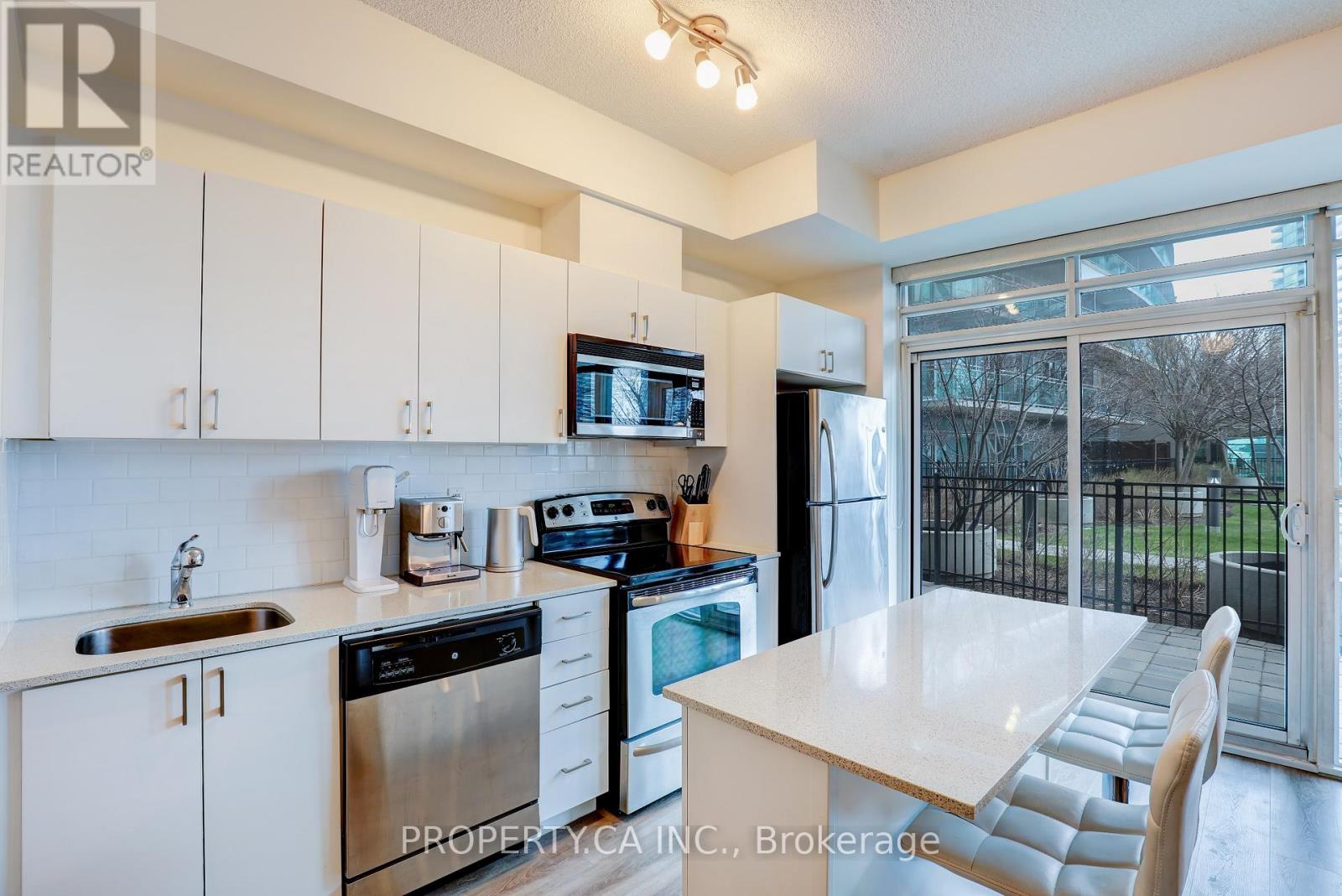 414 - 155 Legion Road, Toronto, Ontario  M8Y 0A7 - Photo 6 - W12663452