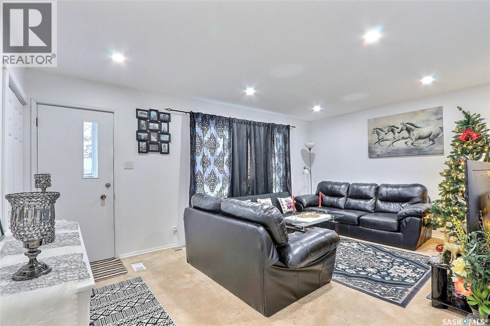 723 Eastwood Street, Prince Albert, Saskatchewan  S6V 2T4 - Photo 2 - SK026198