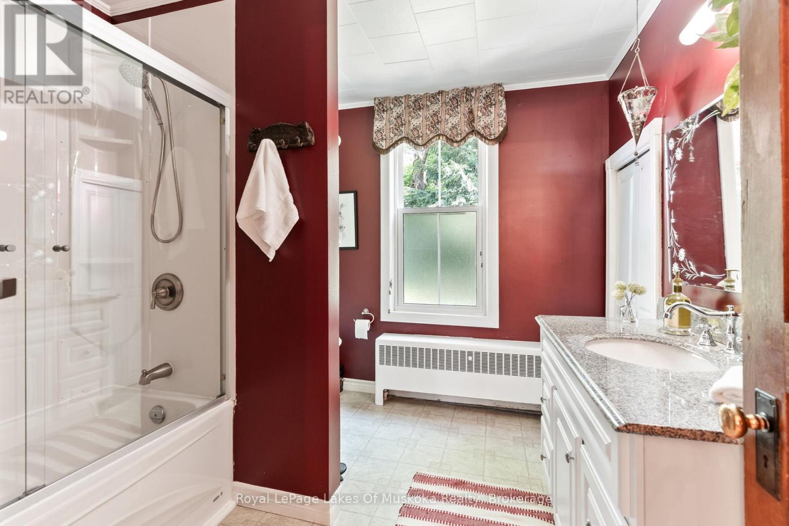 229 Fraserburg Road, Bracebridge (Macaulay), Ontario  P1L 0G9 - Photo 11 - X12663640