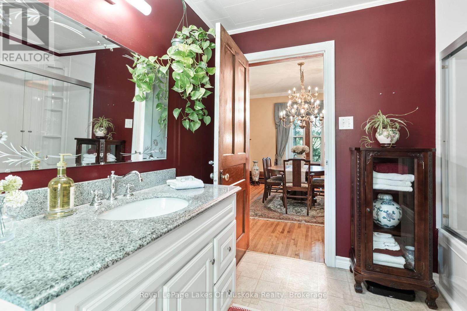 229 Fraserburg Road, Bracebridge (Macaulay), Ontario  P1L 0G9 - Photo 12 - X12663640