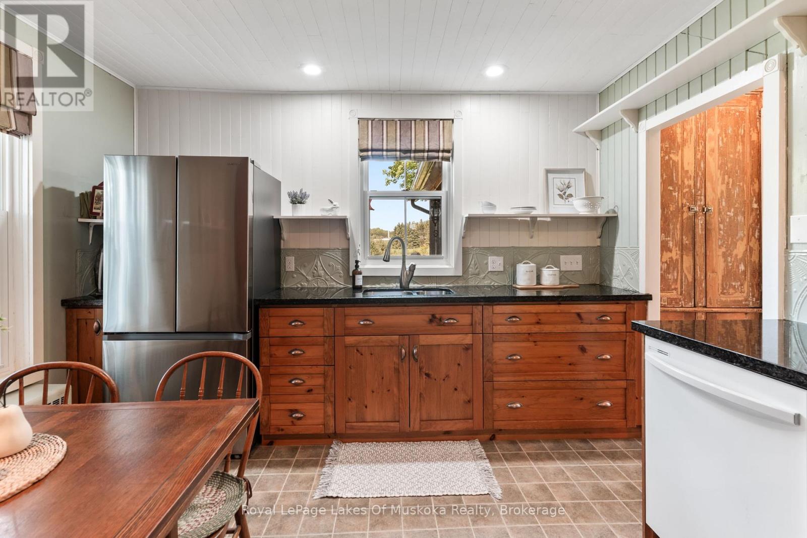 229 Fraserburg Road, Bracebridge (Macaulay), Ontario  P1L 0G9 - Photo 14 - X12663640