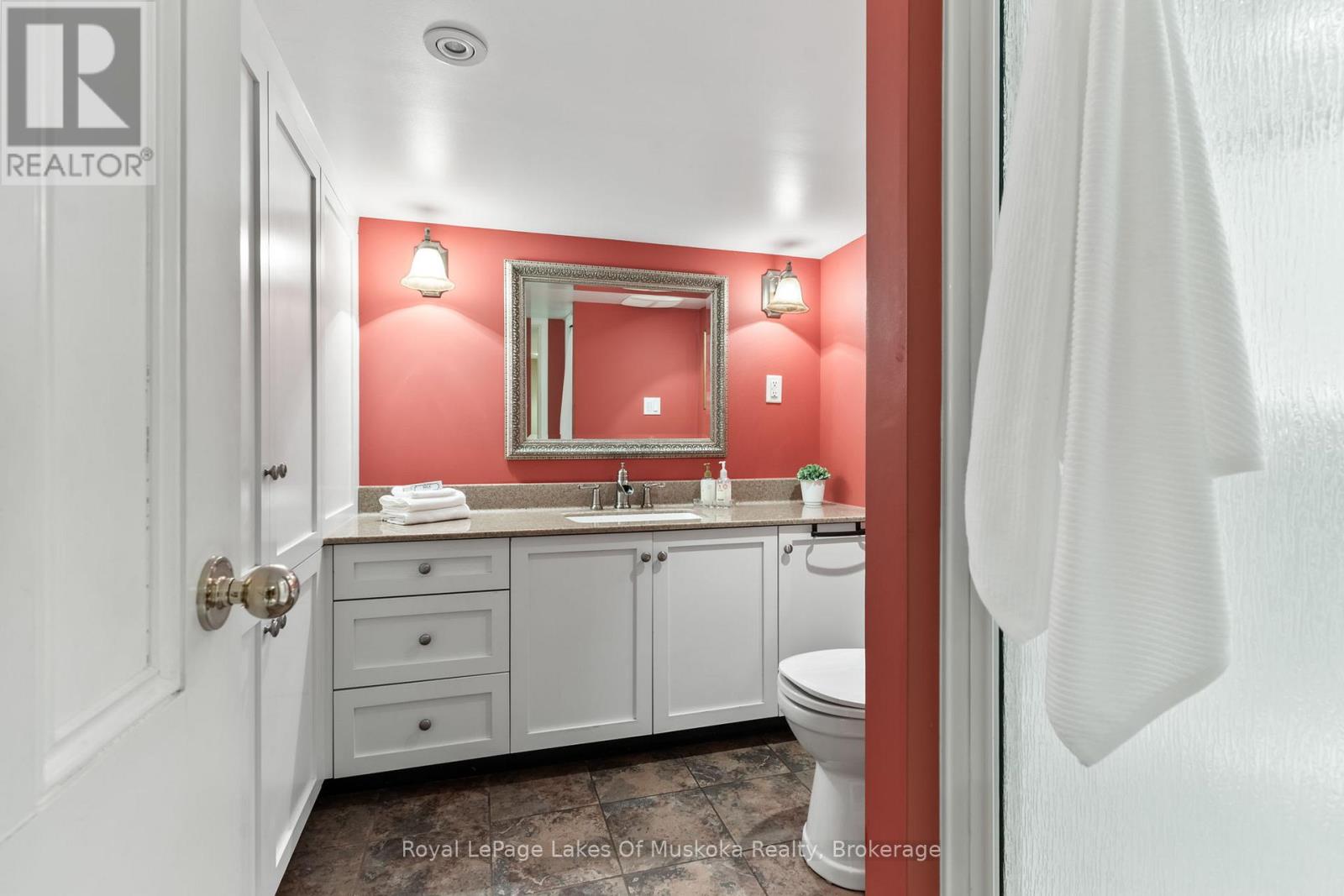 229 Fraserburg Road, Bracebridge (Macaulay), Ontario  P1L 0G9 - Photo 34 - X12663640