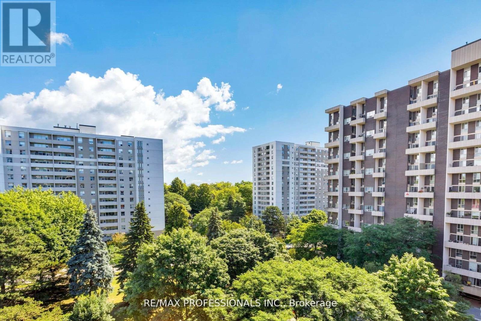 510 - 35 Ormskirk Avenue, Toronto, Ontario  M6S 1A8 - Photo 27 - W12663476