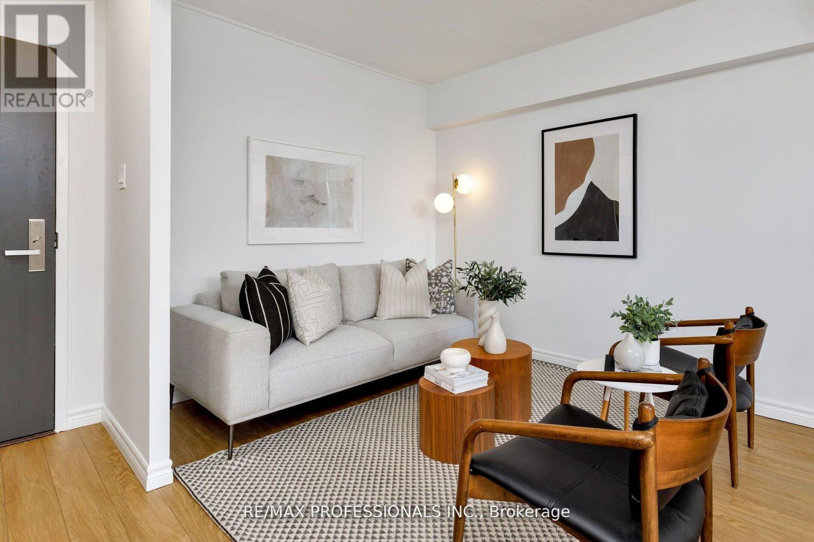 510 - 35 Ormskirk Avenue, Toronto, Ontario  M6S 1A8 - Photo 7 - W12663476