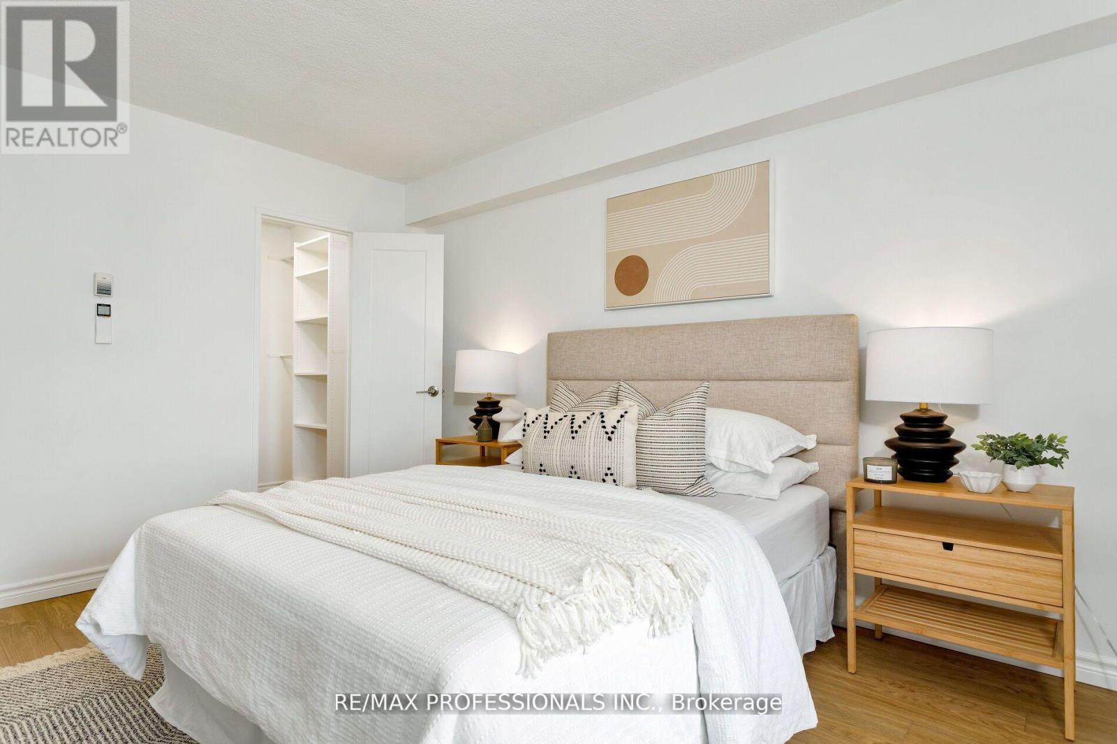 510 - 35 Ormskirk Avenue, Toronto, Ontario  M6S 1A8 - Photo 18 - W12663476