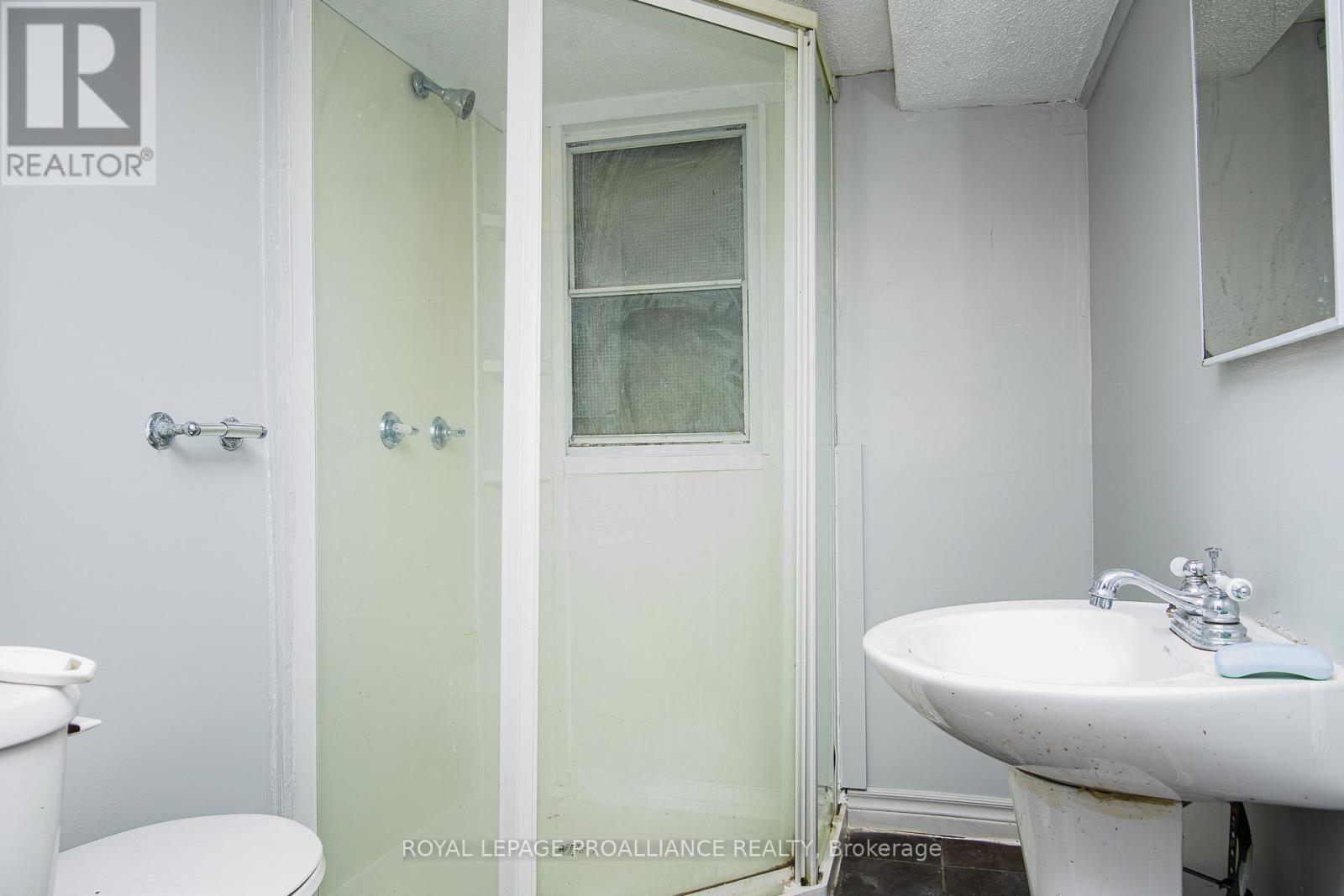 B - 83 Lorne Avenue, Quinte West, Ontario  K8V 5B8 - Photo 5 - X12663590