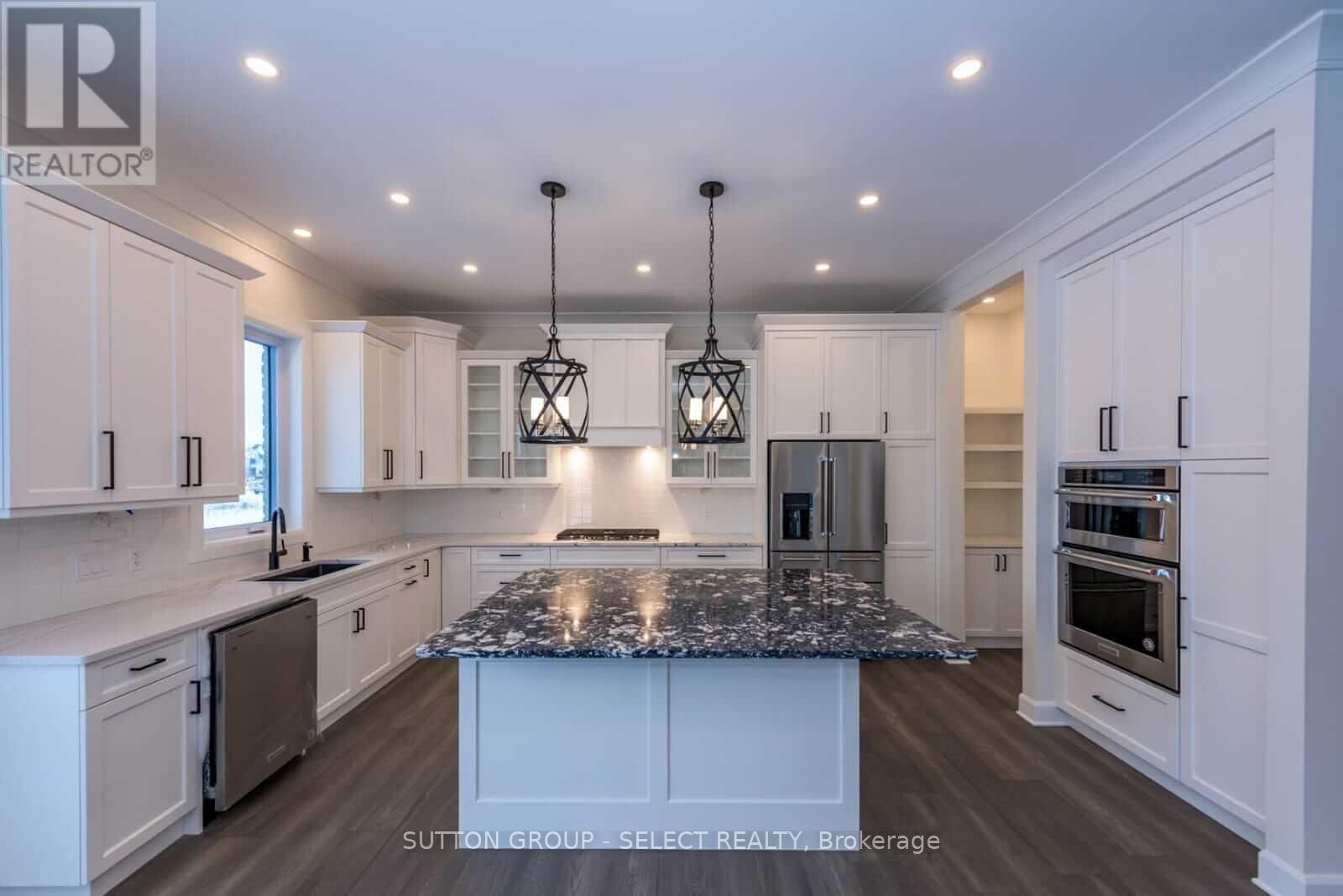 10142 Pinery Bluffs Road, Lambton Shores, Ontario  N0M 1T0 - Photo 11 - X12663520