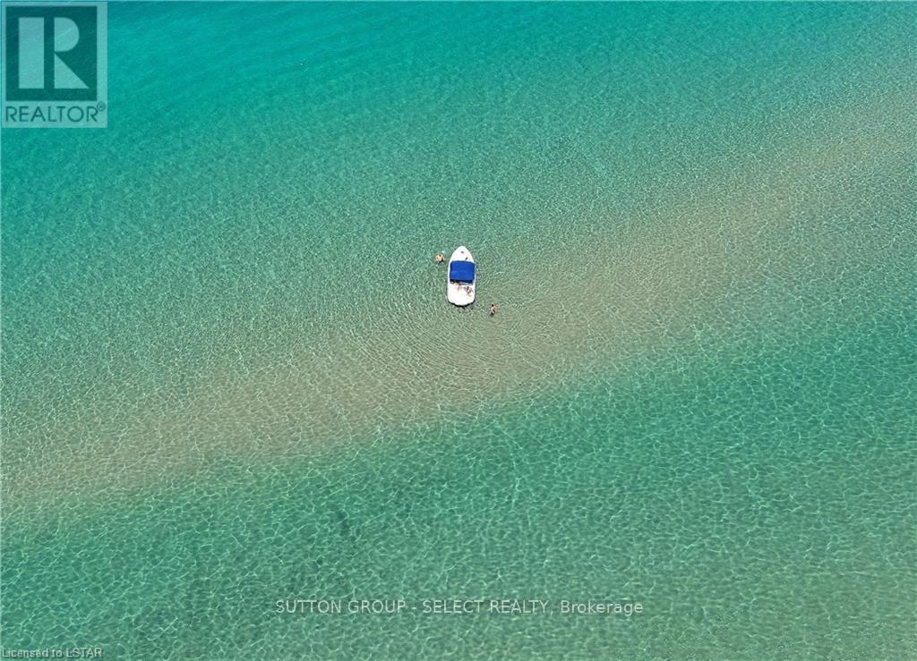 10142 Pinery Bluffs Road, Lambton Shores, Ontario  N0M 1T0 - Photo 22 - X12663520