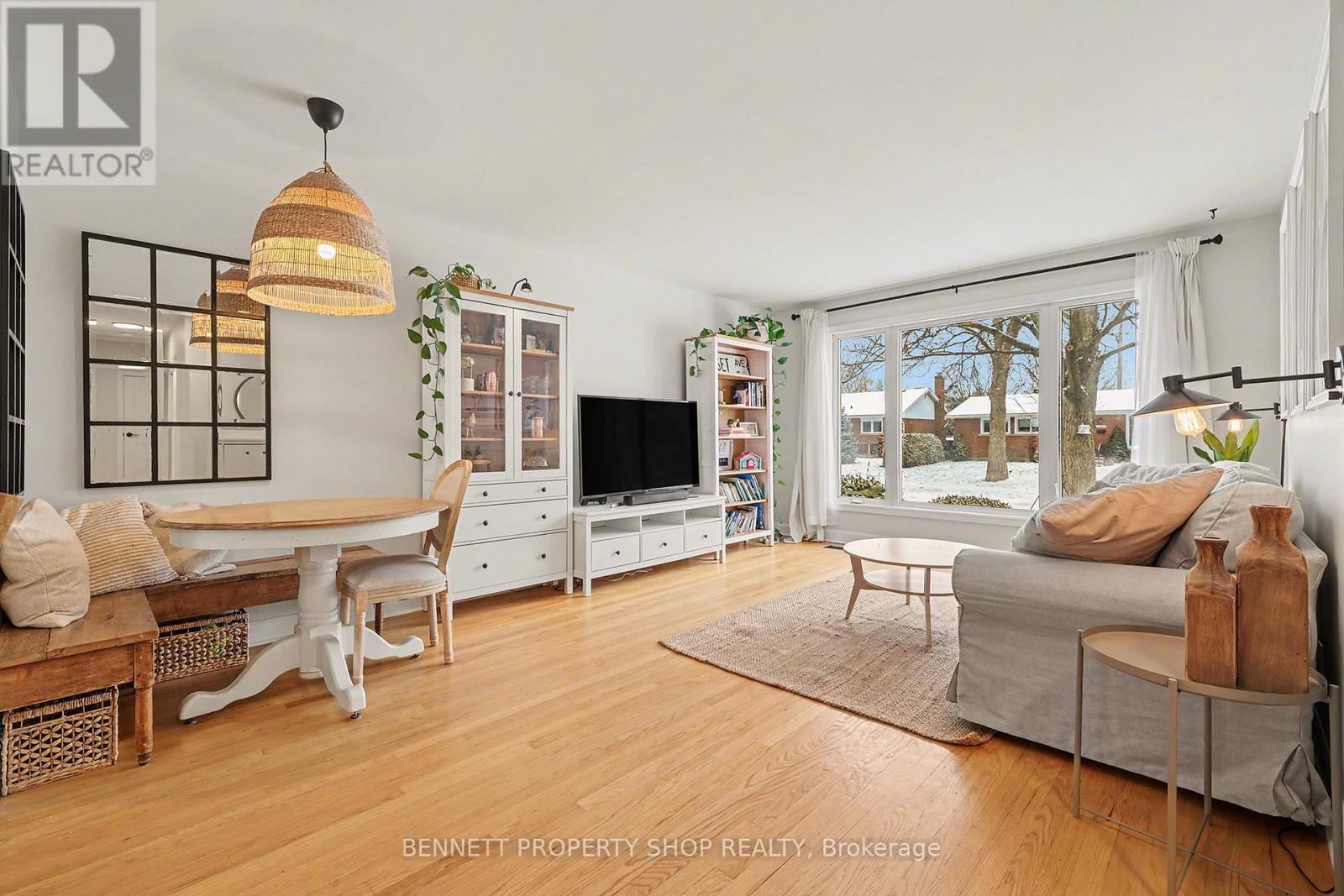 1206 Placid Street, Ottawa, Ontario  K2C 3A6 - Photo 4 - X12663538