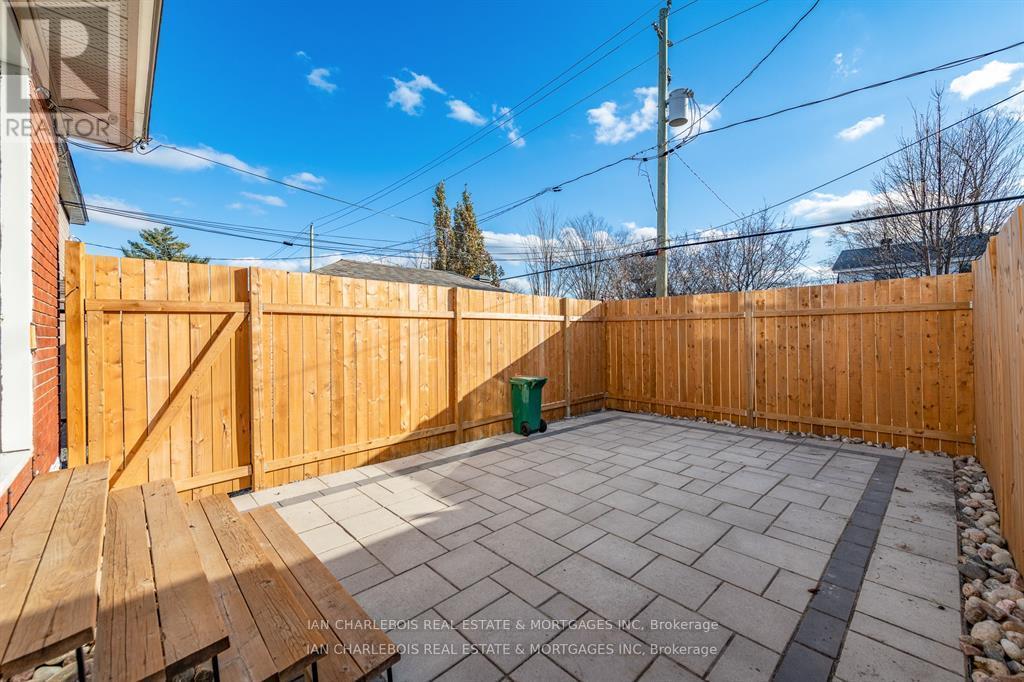 B - 810 Smyth Road, Ottawa, Ontario K1G 1P3 - Photo 10 - X12663594