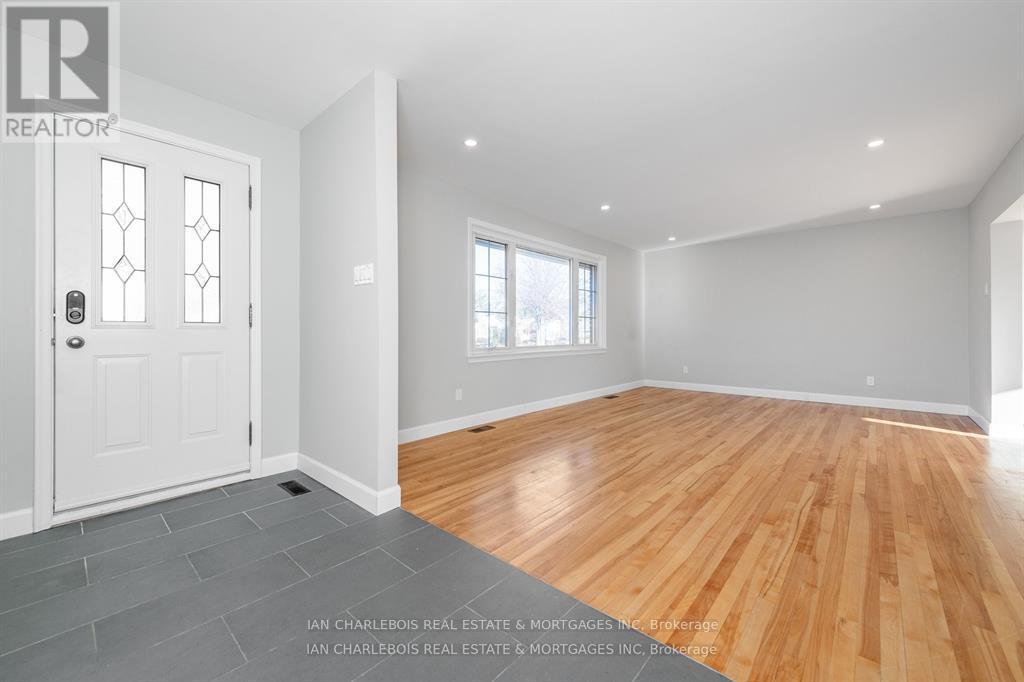 B - 810 Smyth Road, Ottawa, Ontario K1G 1P3 - Photo 3 - X12663594