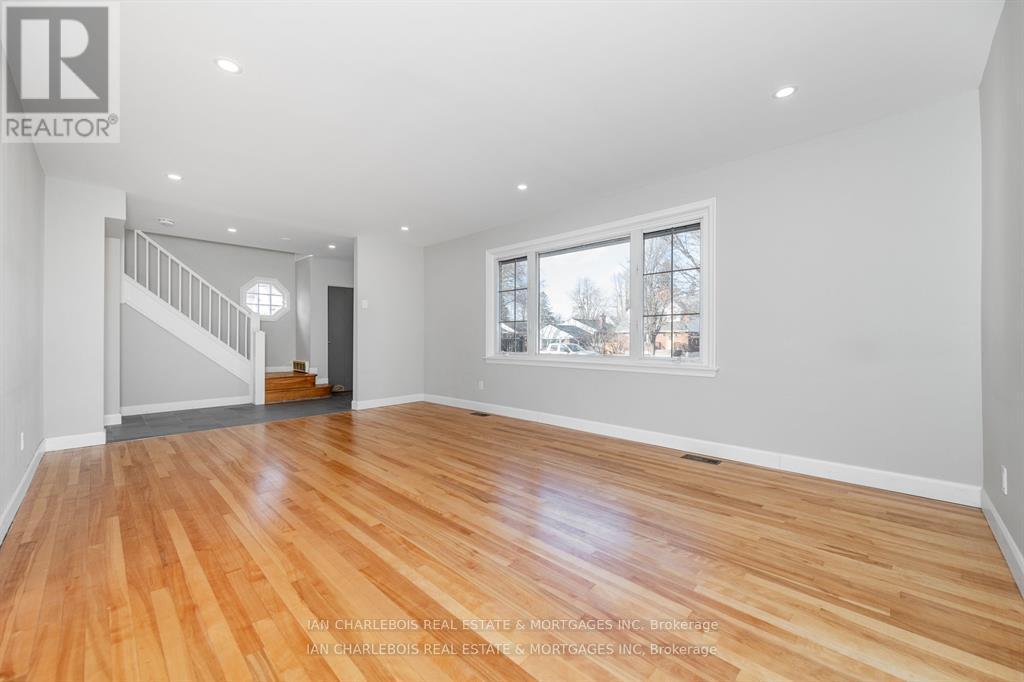 B - 810 Smyth Road, Ottawa, Ontario K1G 1P3 - Photo 4 - X12663594