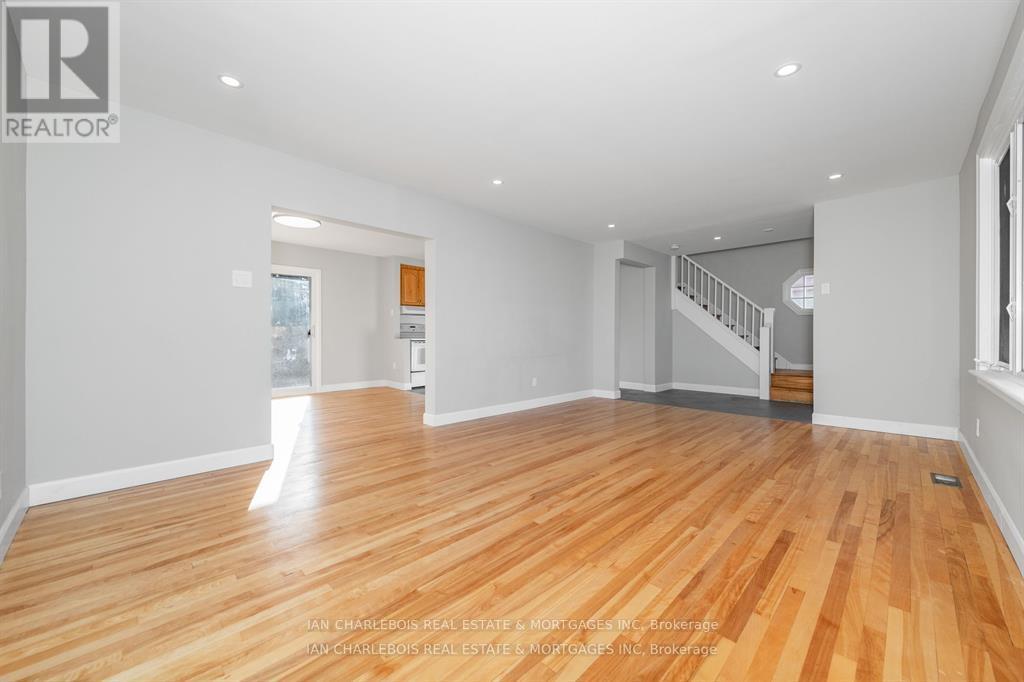 B - 810 Smyth Road, Ottawa, Ontario K1G 1P3 - Photo 5 - X12663594