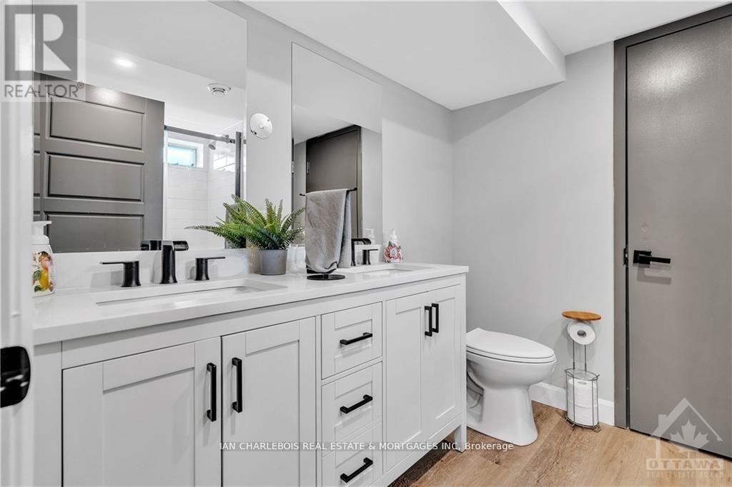 B - 810 Smyth Road, Ottawa, Ontario K1G 1P3 - Photo 8 - X12663594