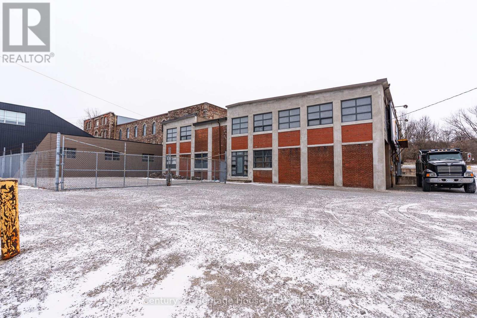 225 Merritt Street, St. Catharines, Ontario  L2T 1J7 - Photo 1 - X12663706