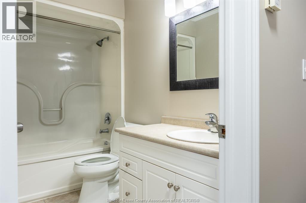 11409 Timber Bay Crescent, Windsor, Ontario  N8R 2K9 - Photo 8 - 26000188