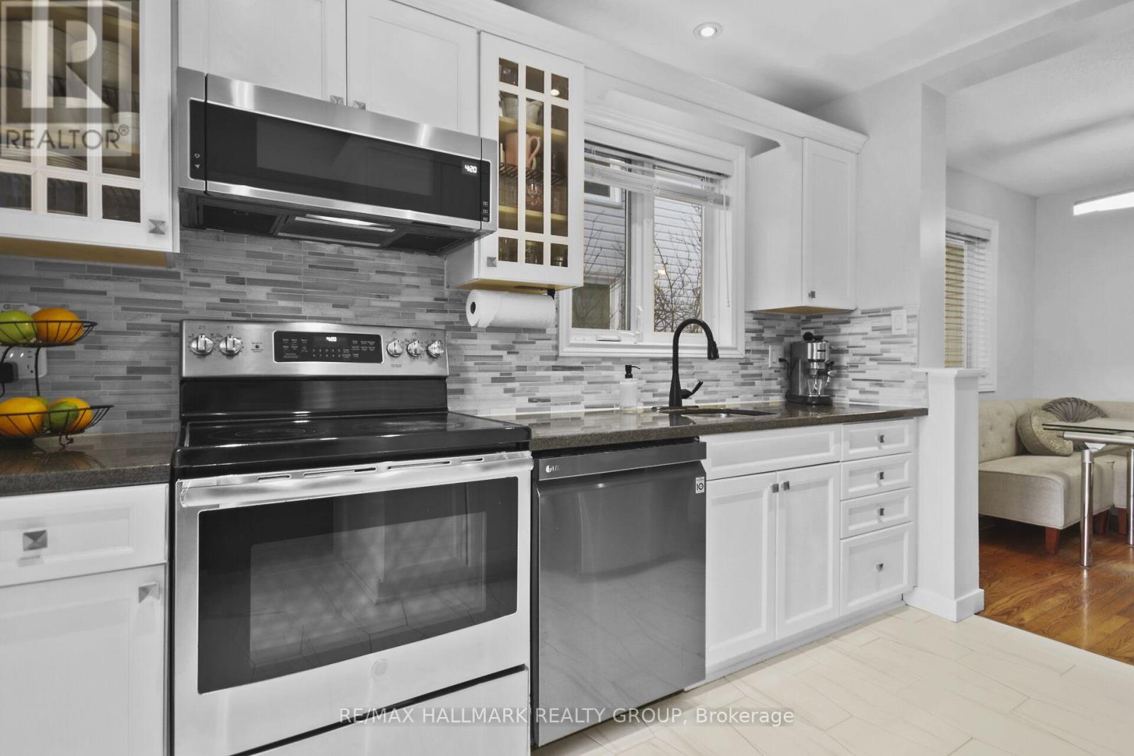 52 Peacock Crescent, Ottawa, Ontario  K2J 3P7 - Photo 14 - X12663008