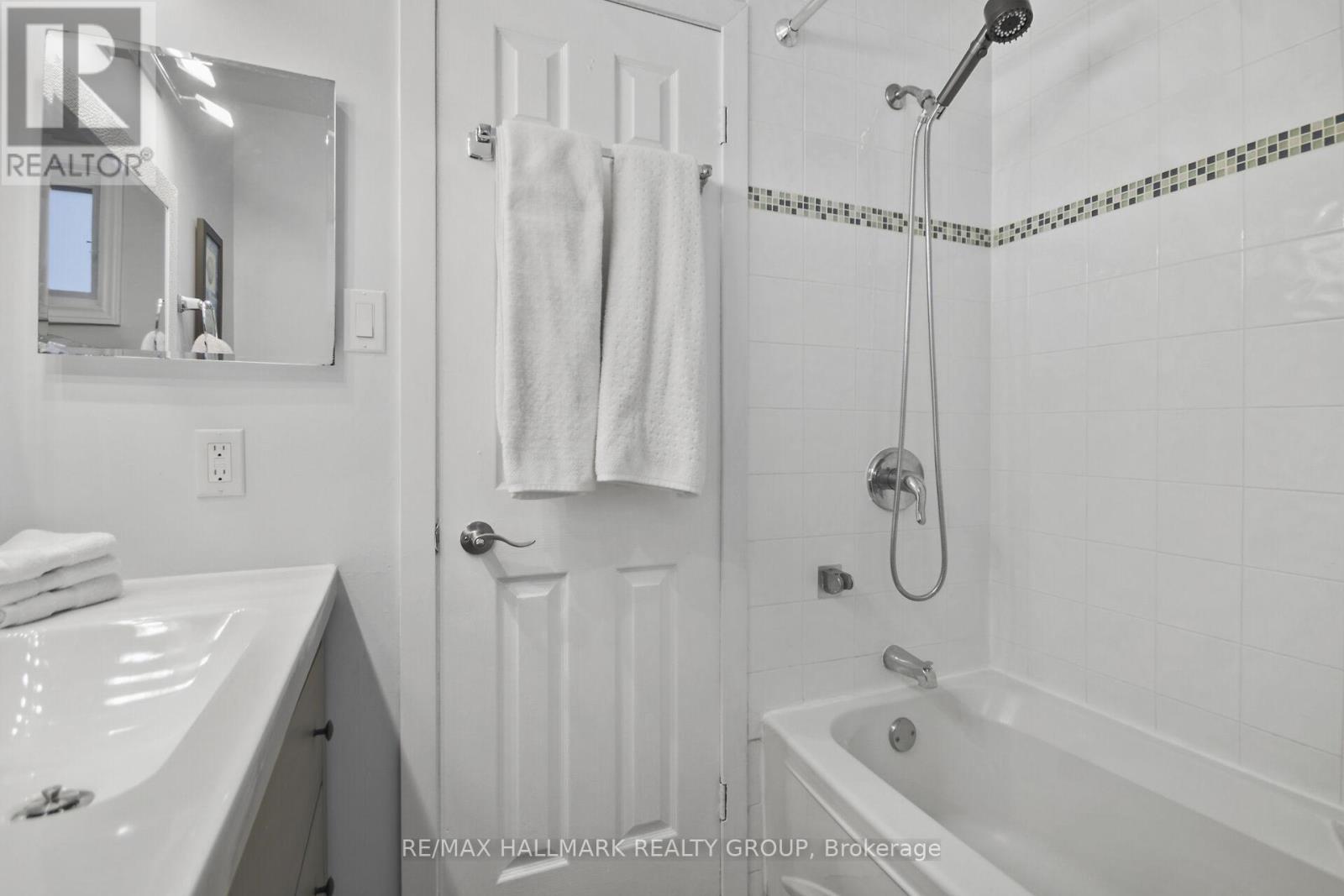 52 Peacock Crescent, Ottawa, Ontario  K2J 3P7 - Photo 23 - X12663008