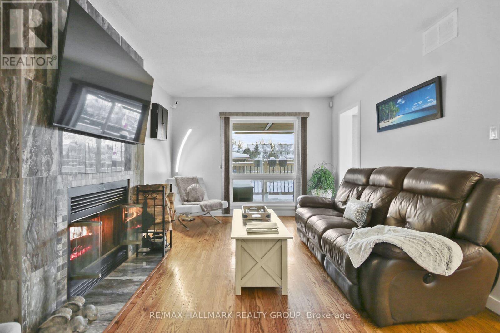 52 Peacock Crescent, Ottawa, Ontario  K2J 3P7 - Photo 6 - X12663008