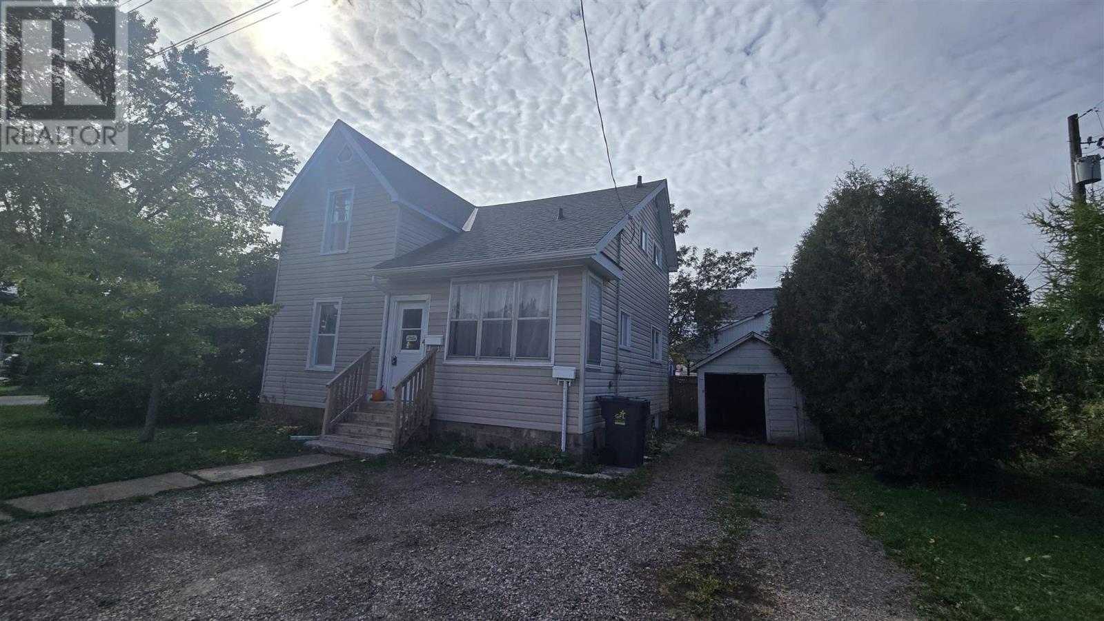 4 Lansdowne Ave, Sault Ste. Marie, Ontario  P6B 1K3 - Photo 2 - SM252970