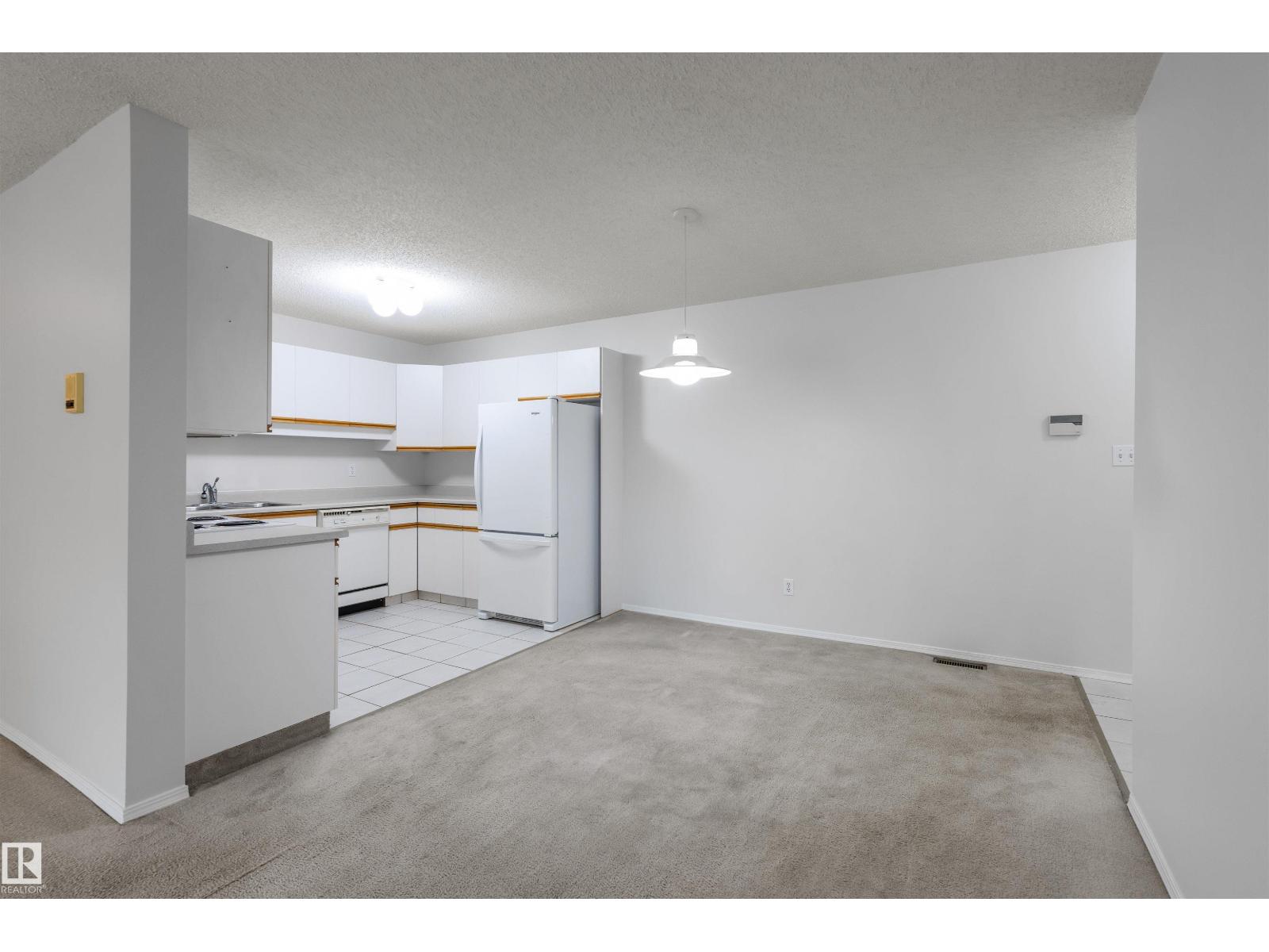 #304 8811 106a Av Nw, Edmonton, Alberta T5H 3Y7 - Photo 5 - E4469079