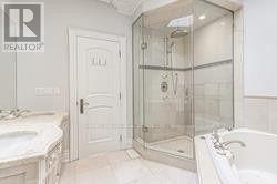 330 Elm Road, Toronto, Ontario  M5H 3V4 - Photo 18 - C12663726