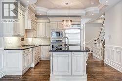 330 Elm Road, Toronto, Ontario  M5H 3V4 - Photo 6 - C12663726